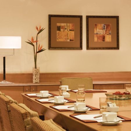 فندق ترايدنت تشيناي المظهر الخارجي الصورة Meeting room at the Taj Bengal